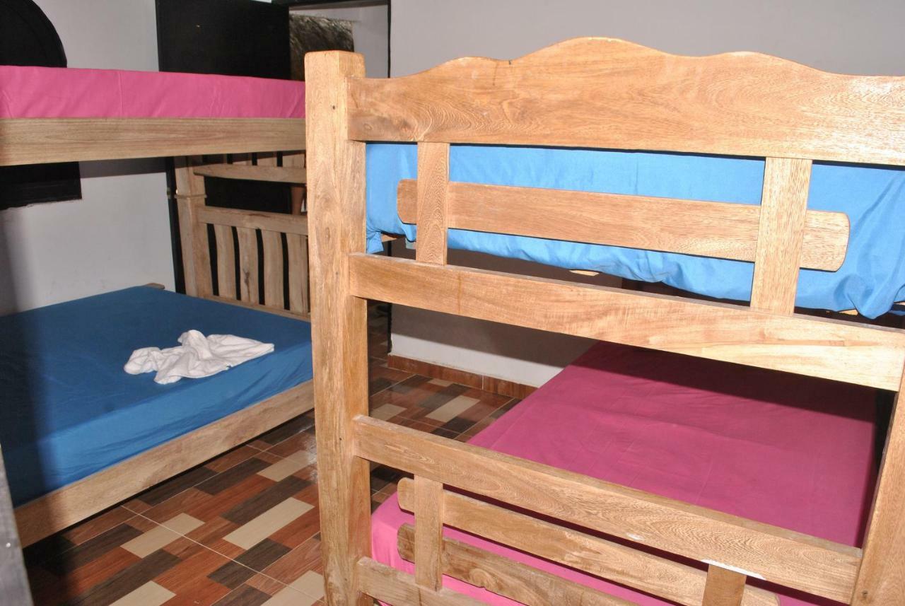 Hostal Castillo Del Mar Camarones Bagian luar foto
